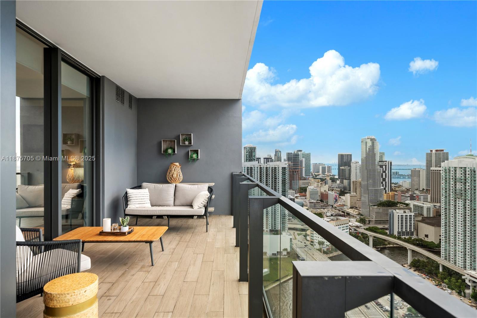 88 SW 7th St #3707, Miami FL 33130