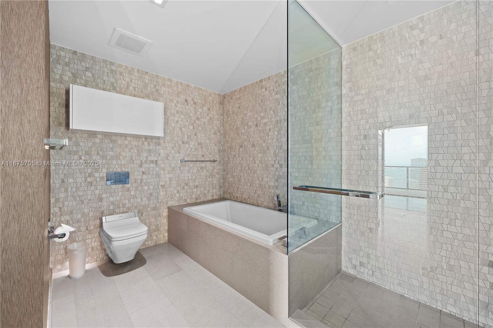 88 SW 7th St #3707, Miami FL 33130