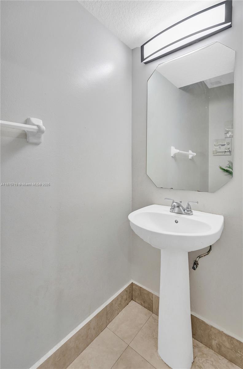 3237 NW 32nd Ter, Oakland Park FL 33309