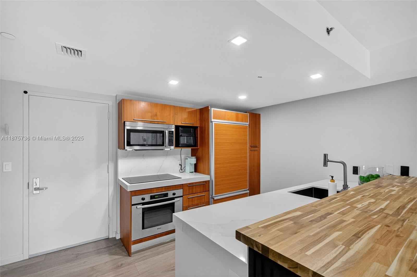 50 Biscayne Blvd #710, Miami FL 33132