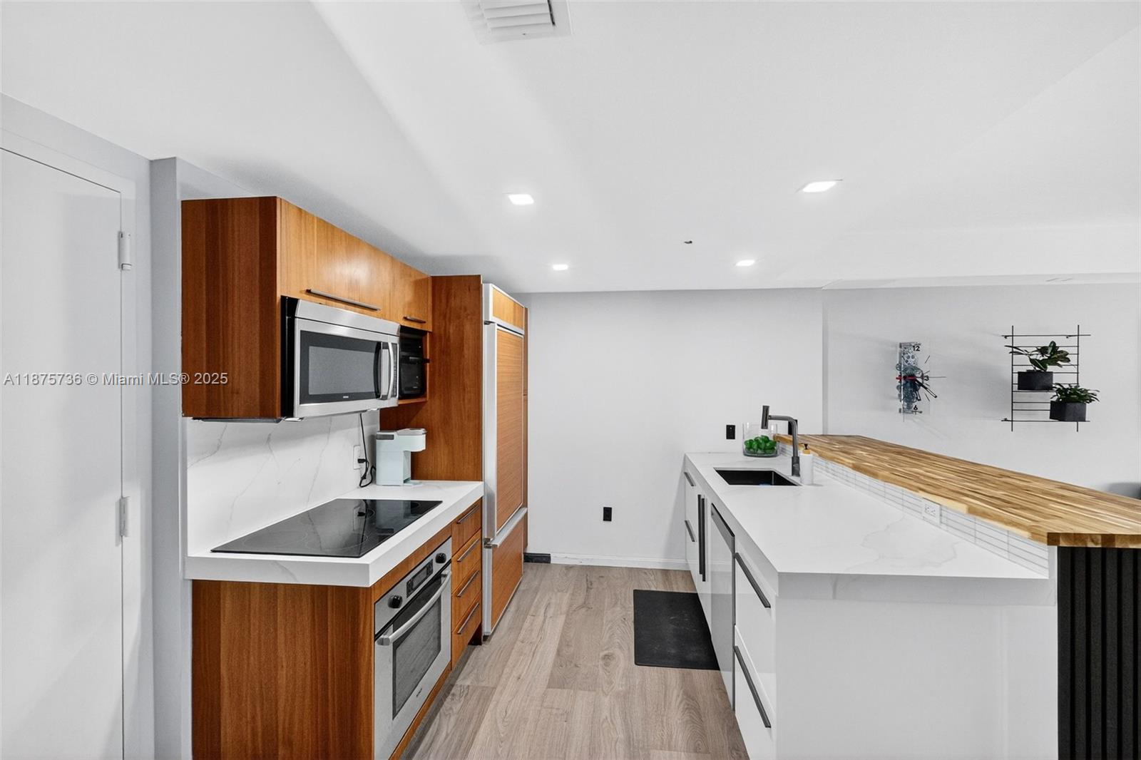 50 Biscayne Blvd #710, Miami FL 33132