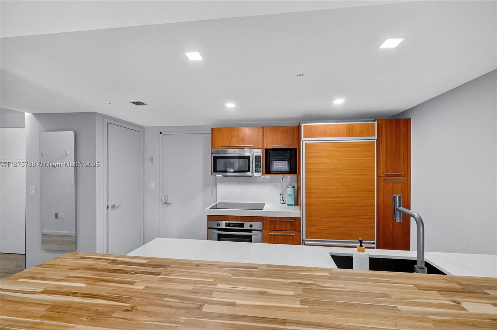 50 Biscayne Blvd #710, Miami FL 33132