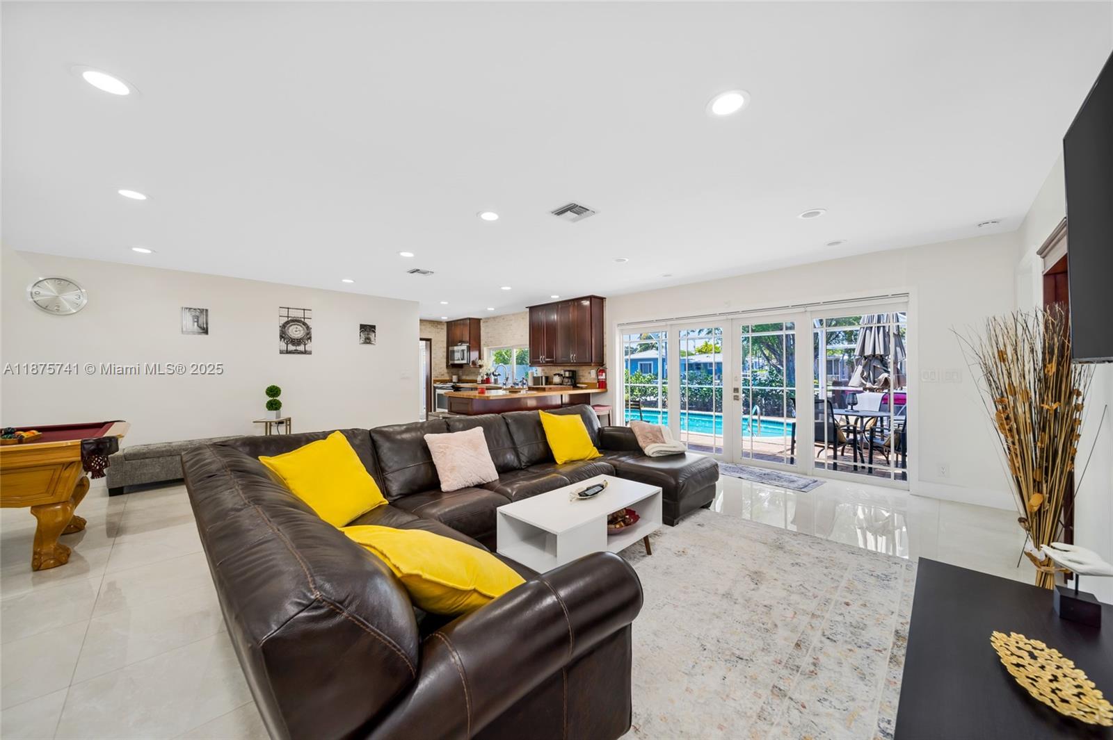 31 SE 12th St, Pompano Beach FL 33060