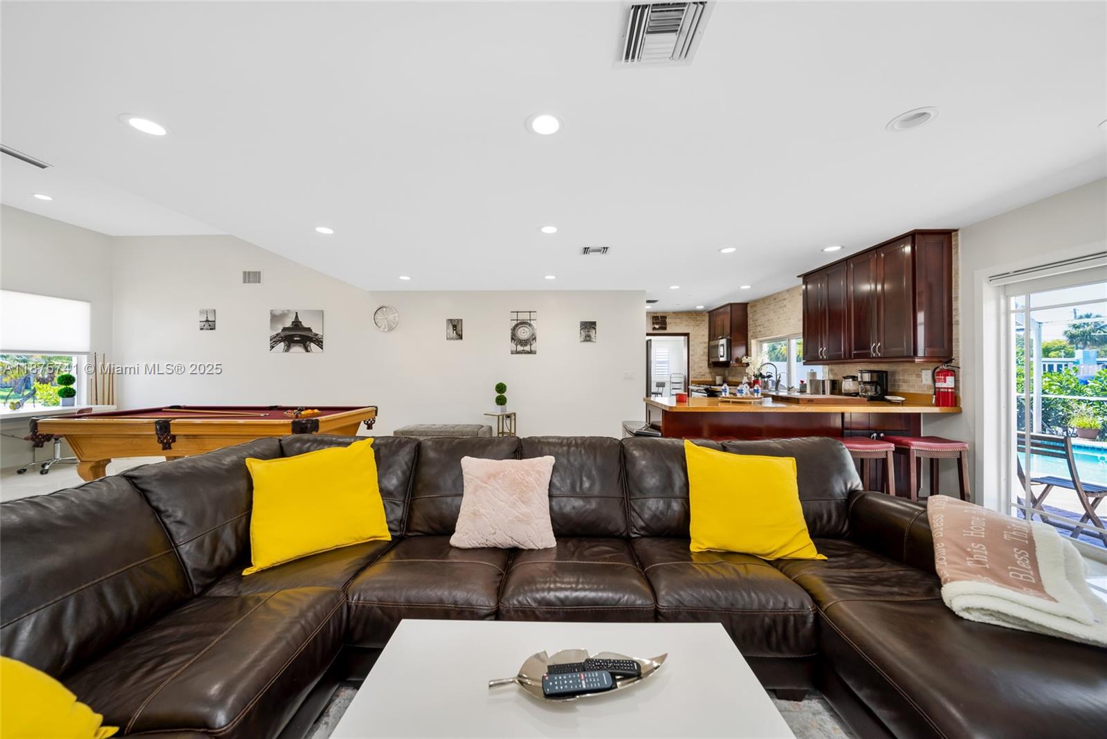 31 SE 12th St, Pompano Beach FL 33060