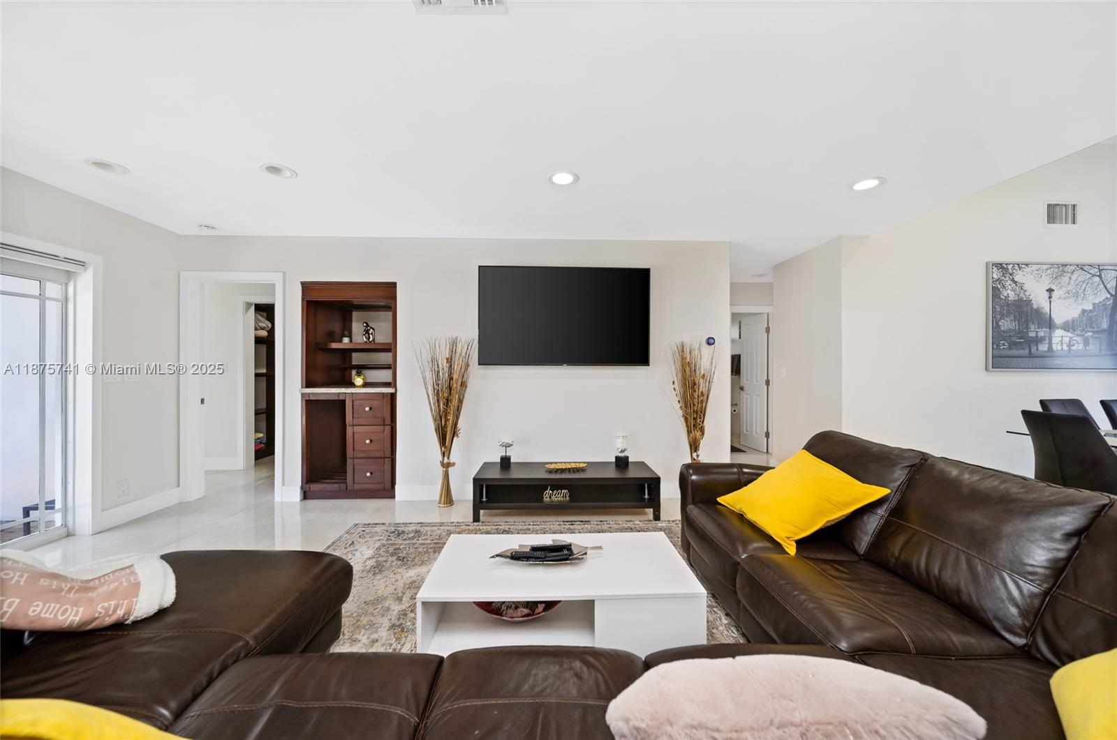 31 SE 12th St, Pompano Beach FL 33060