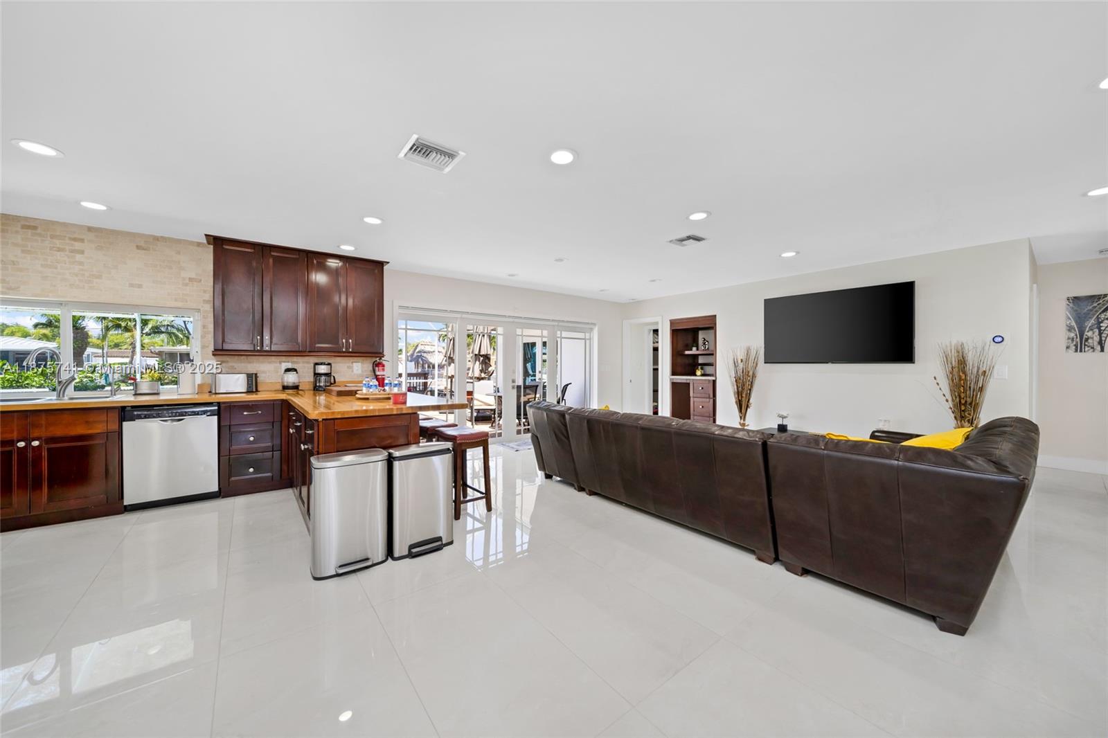 31 SE 12th St, Pompano Beach FL 33060