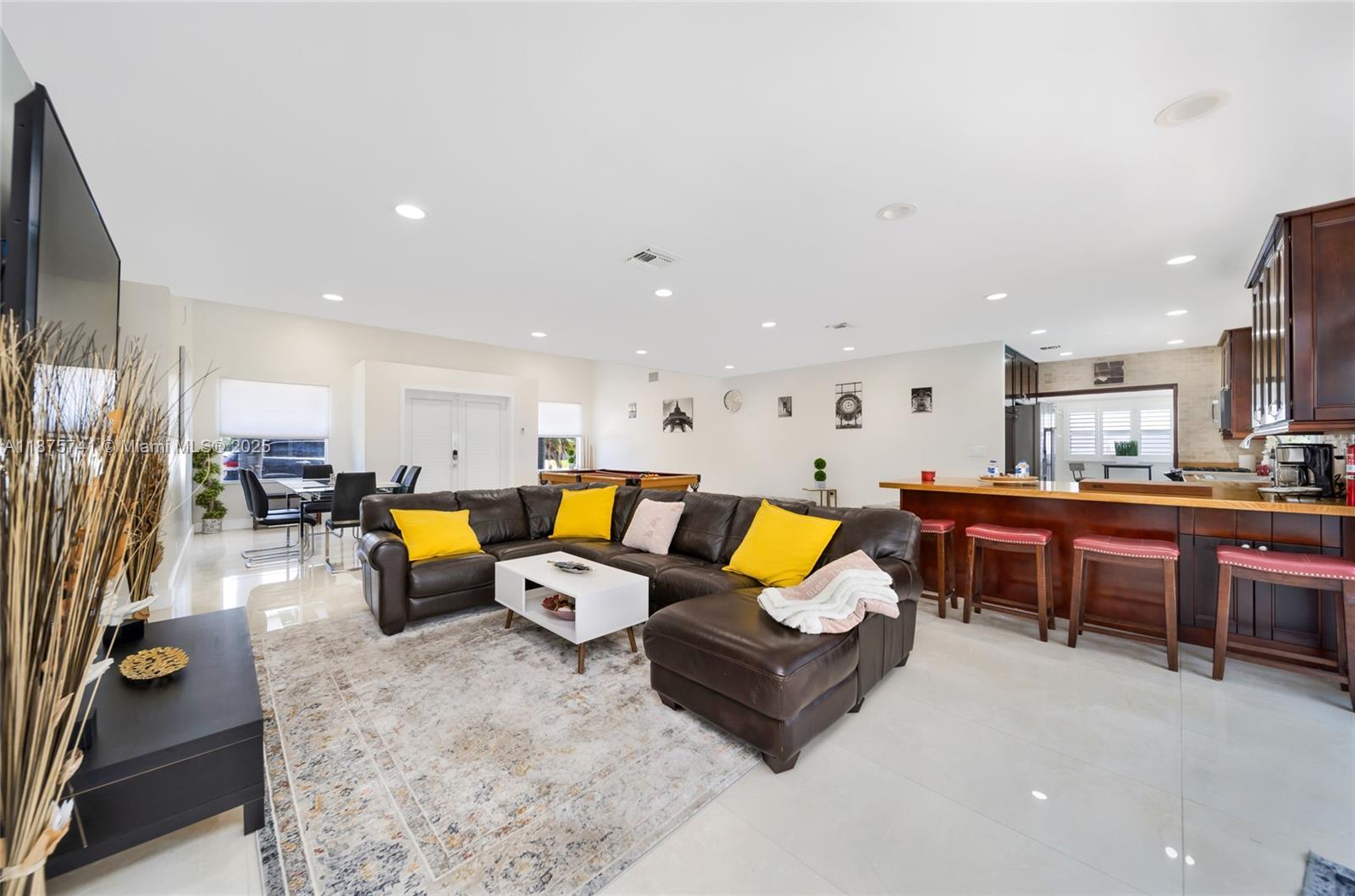 31 SE 12th St, Pompano Beach FL 33060
