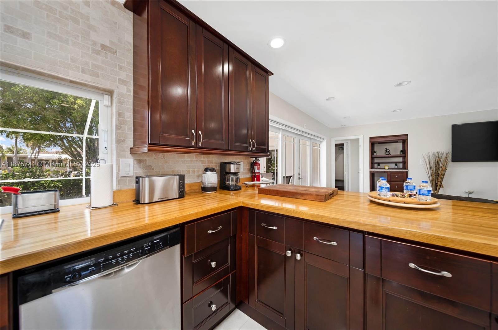 31 SE 12th St, Pompano Beach FL 33060