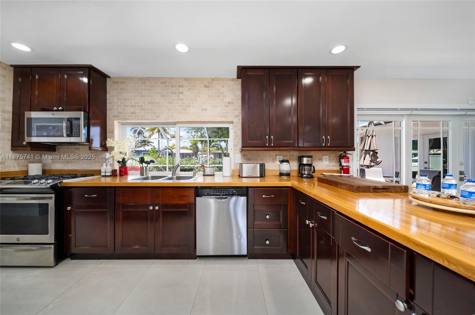 31 SE 12th St, Pompano Beach FL 33060