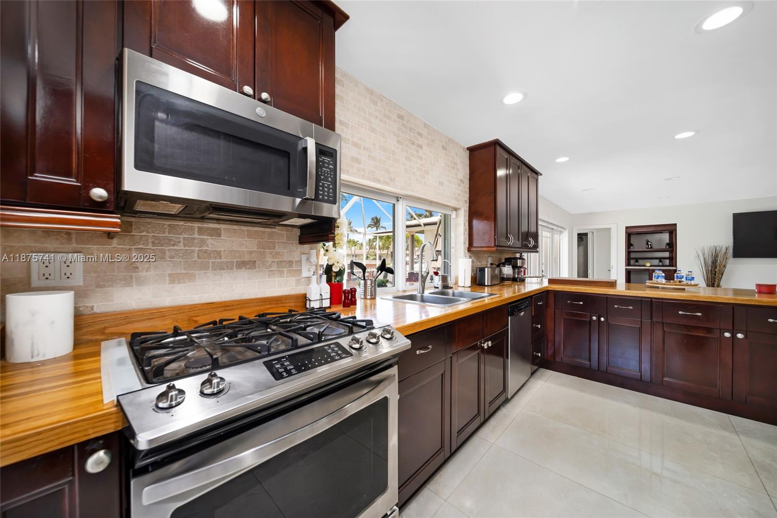 31 SE 12th St, Pompano Beach FL 33060