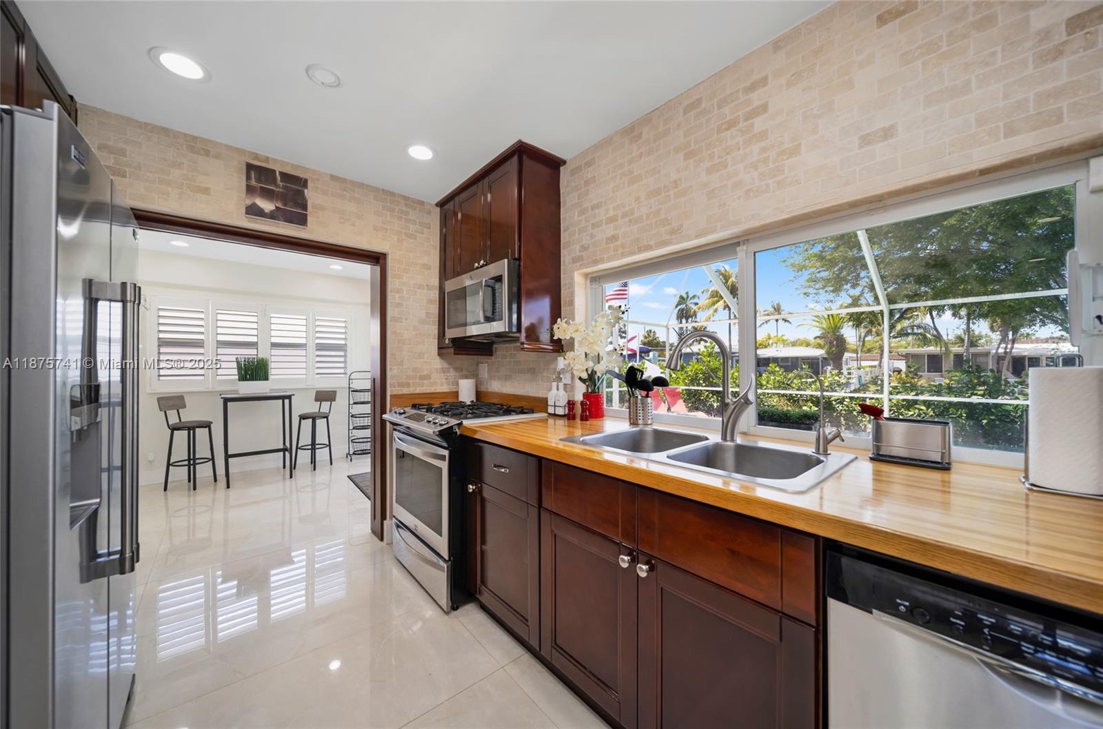 31 SE 12th St, Pompano Beach FL 33060