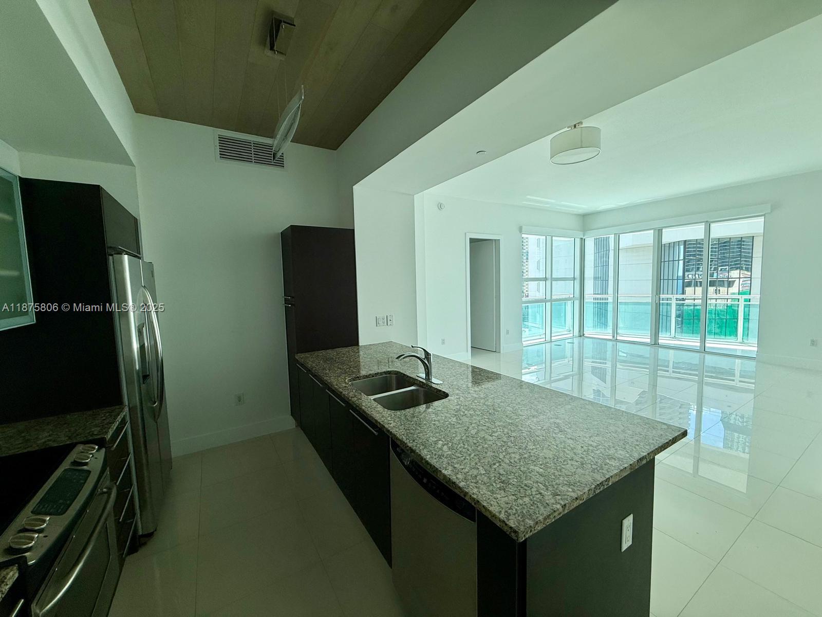 951 Brickell Ave #1010, Miami FL 33131