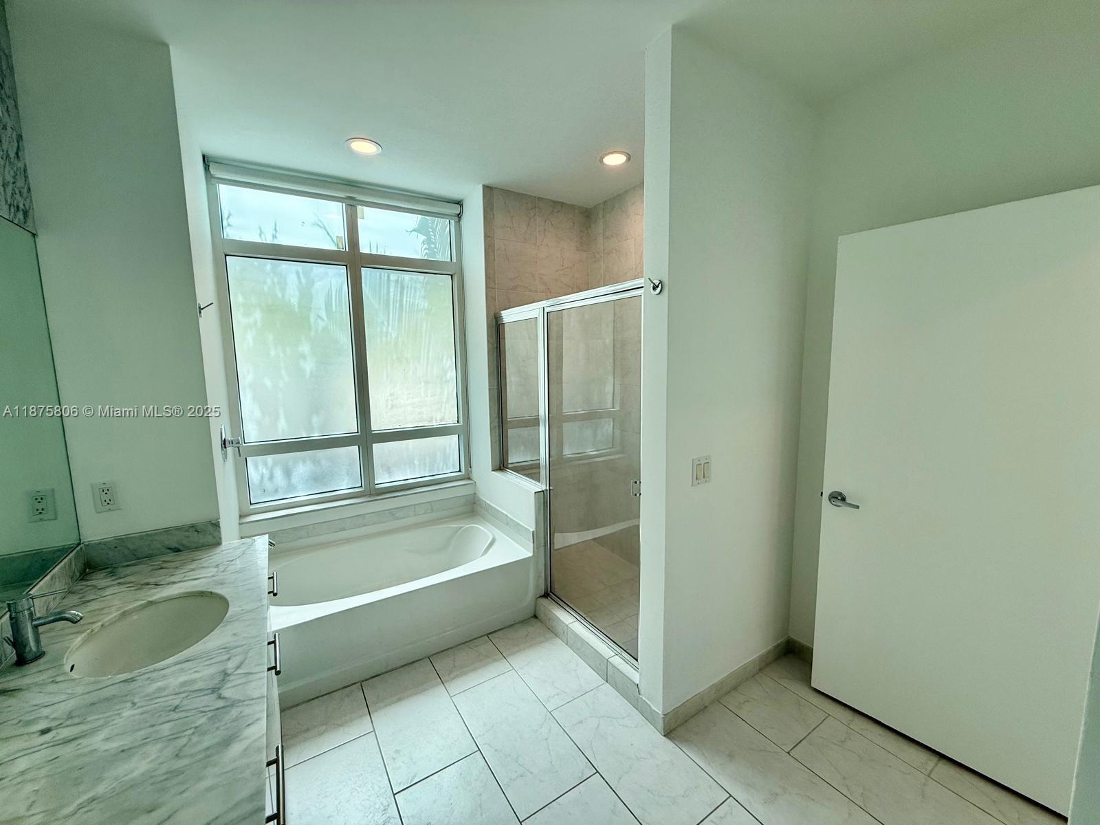 951 Brickell Ave #1010, Miami FL 33131