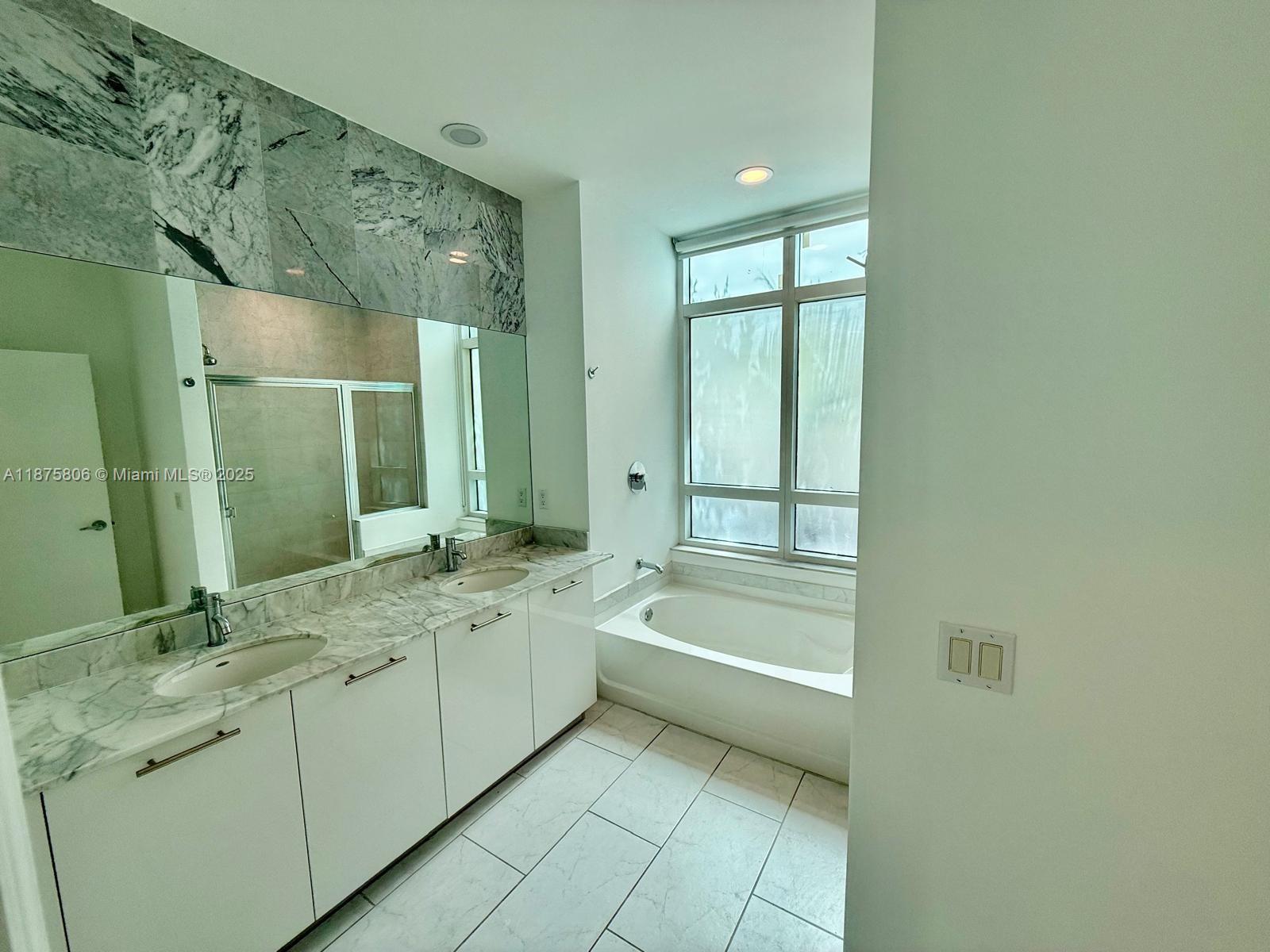 951 Brickell Ave #1010, Miami FL 33131