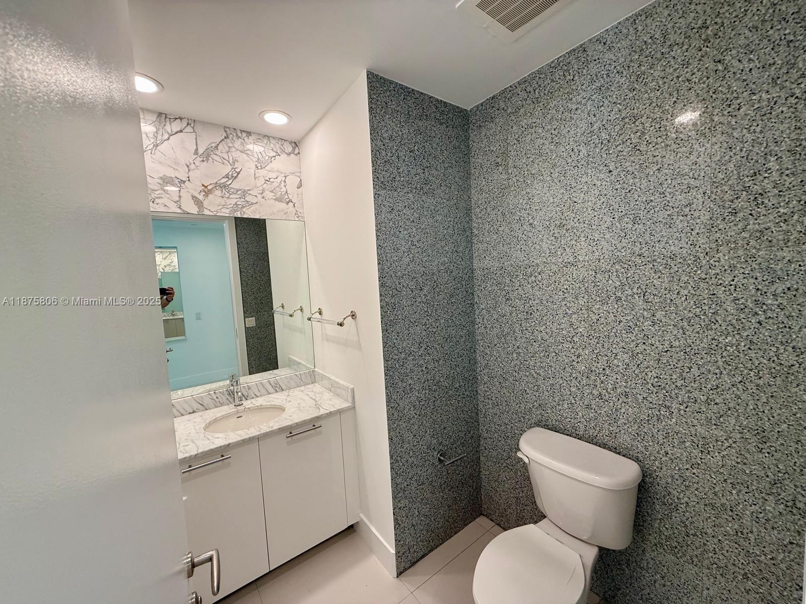 951 Brickell Ave #1010, Miami FL 33131