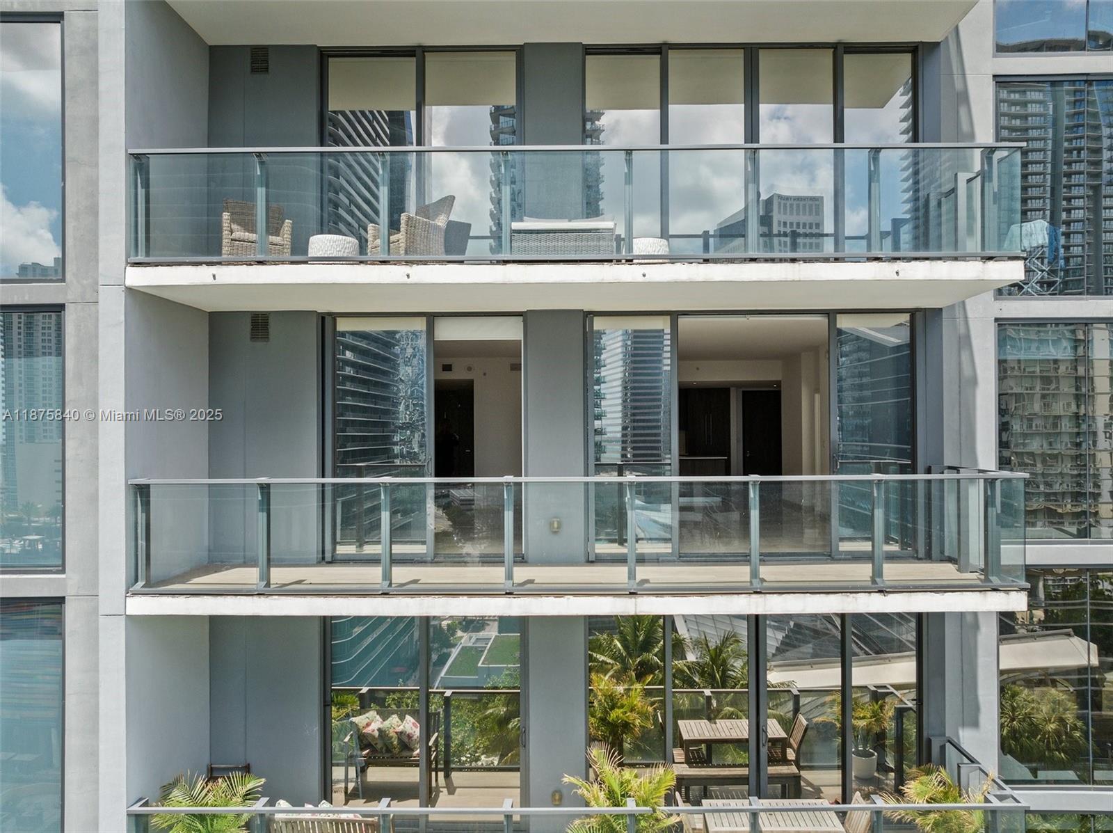 88 SW 7th St #1403, Miami FL 33130