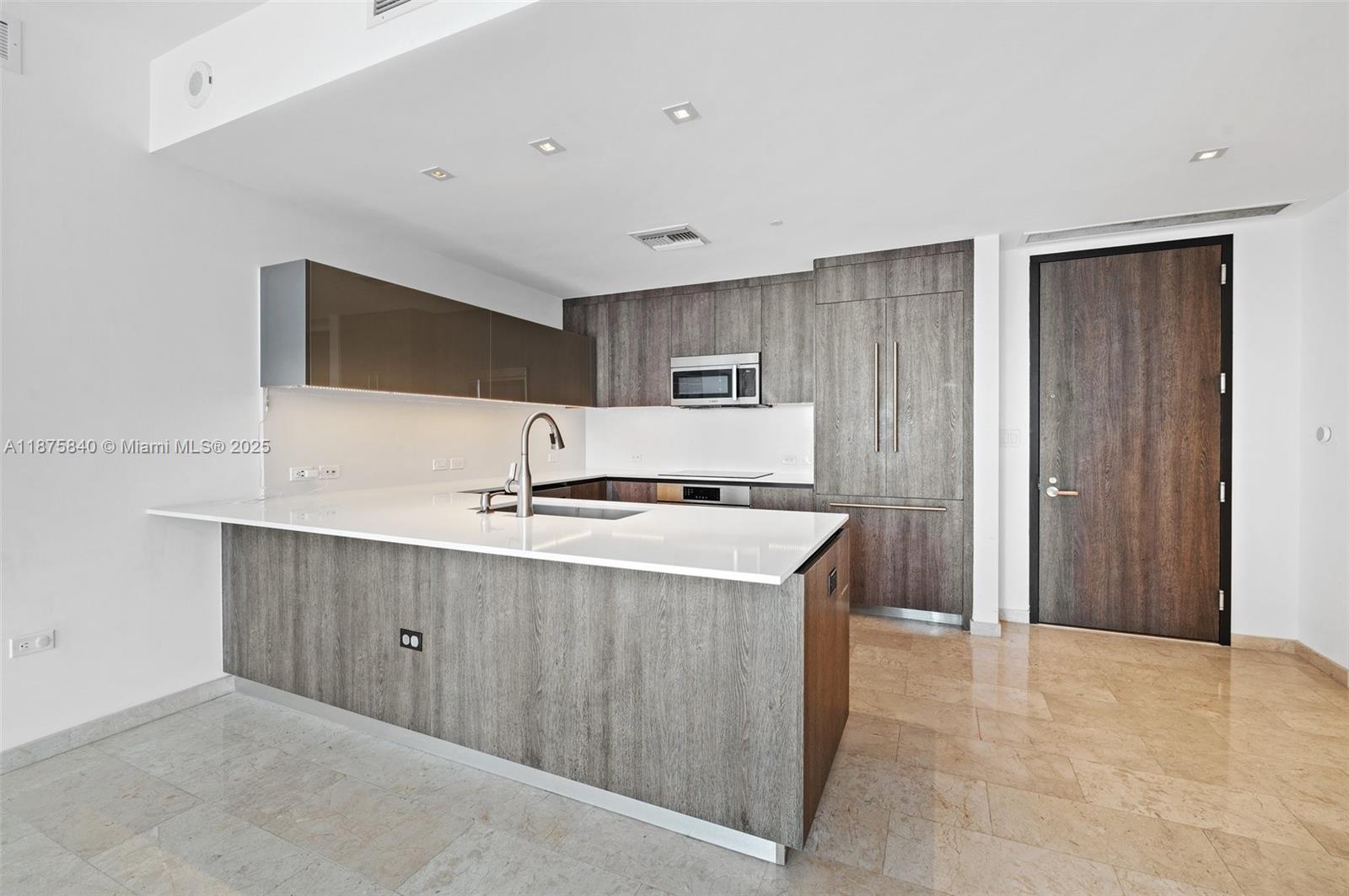 88 SW 7th St #1403, Miami FL 33130