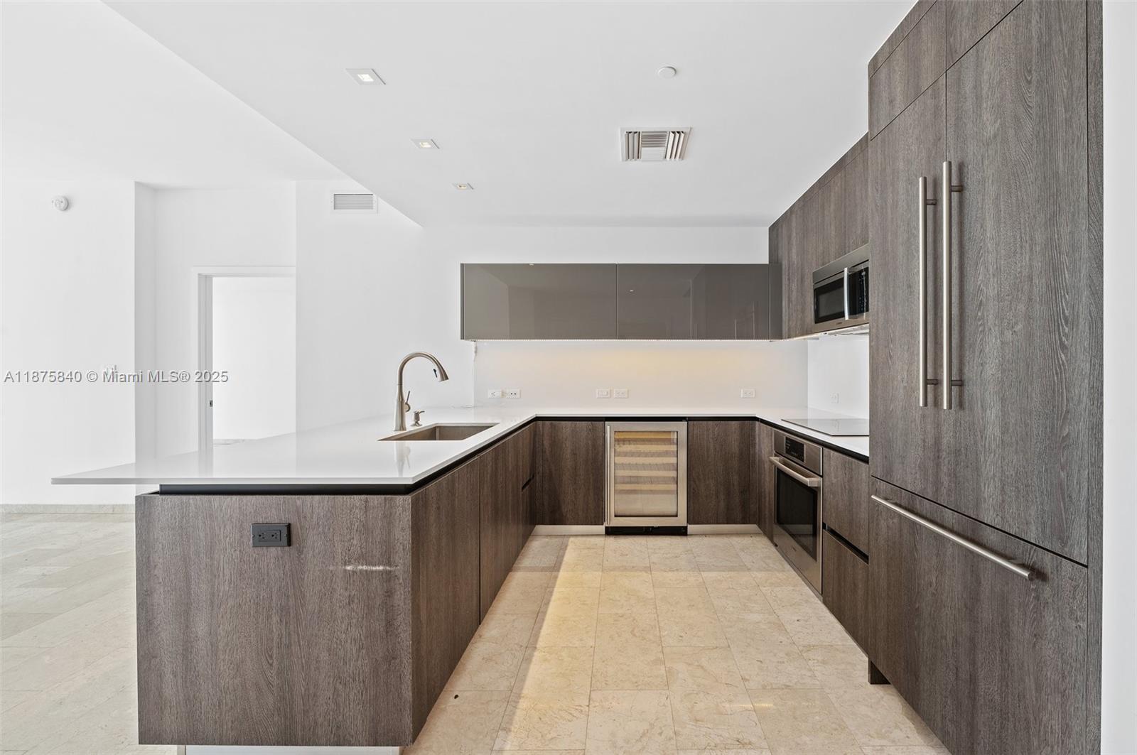 88 SW 7th St #1403, Miami FL 33130