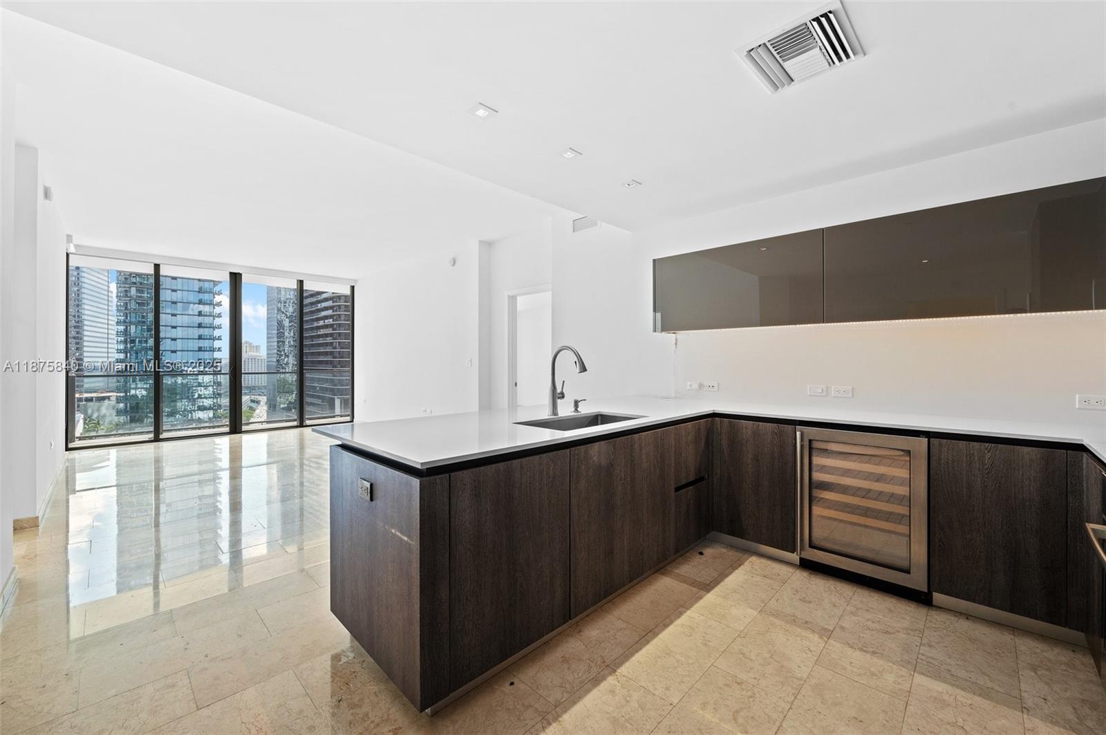 88 SW 7th St #1403, Miami FL 33130