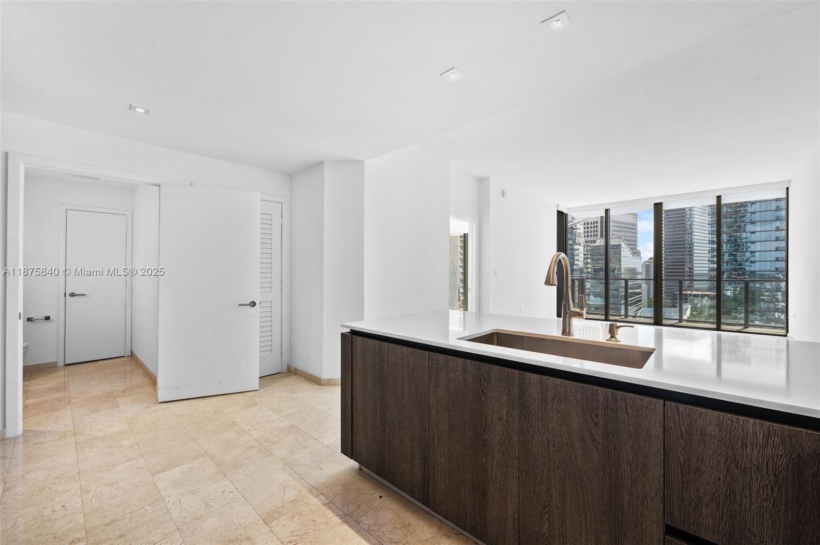 88 SW 7th St #1403, Miami FL 33130