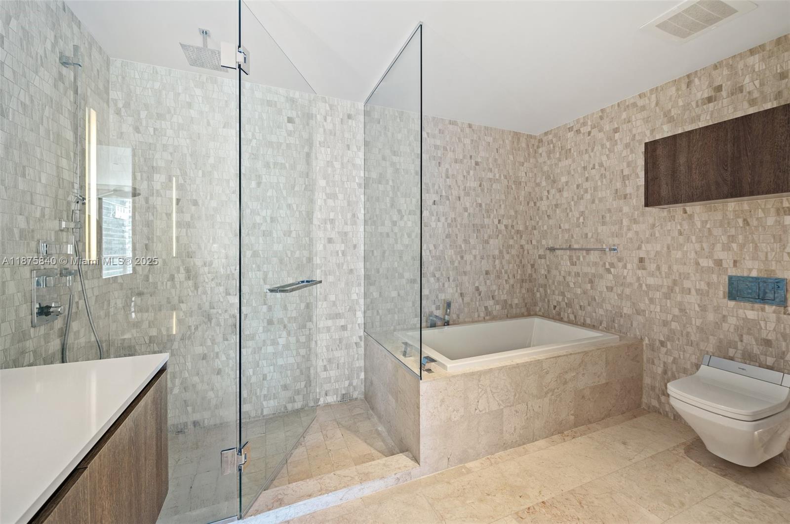88 SW 7th St #1403, Miami FL 33130