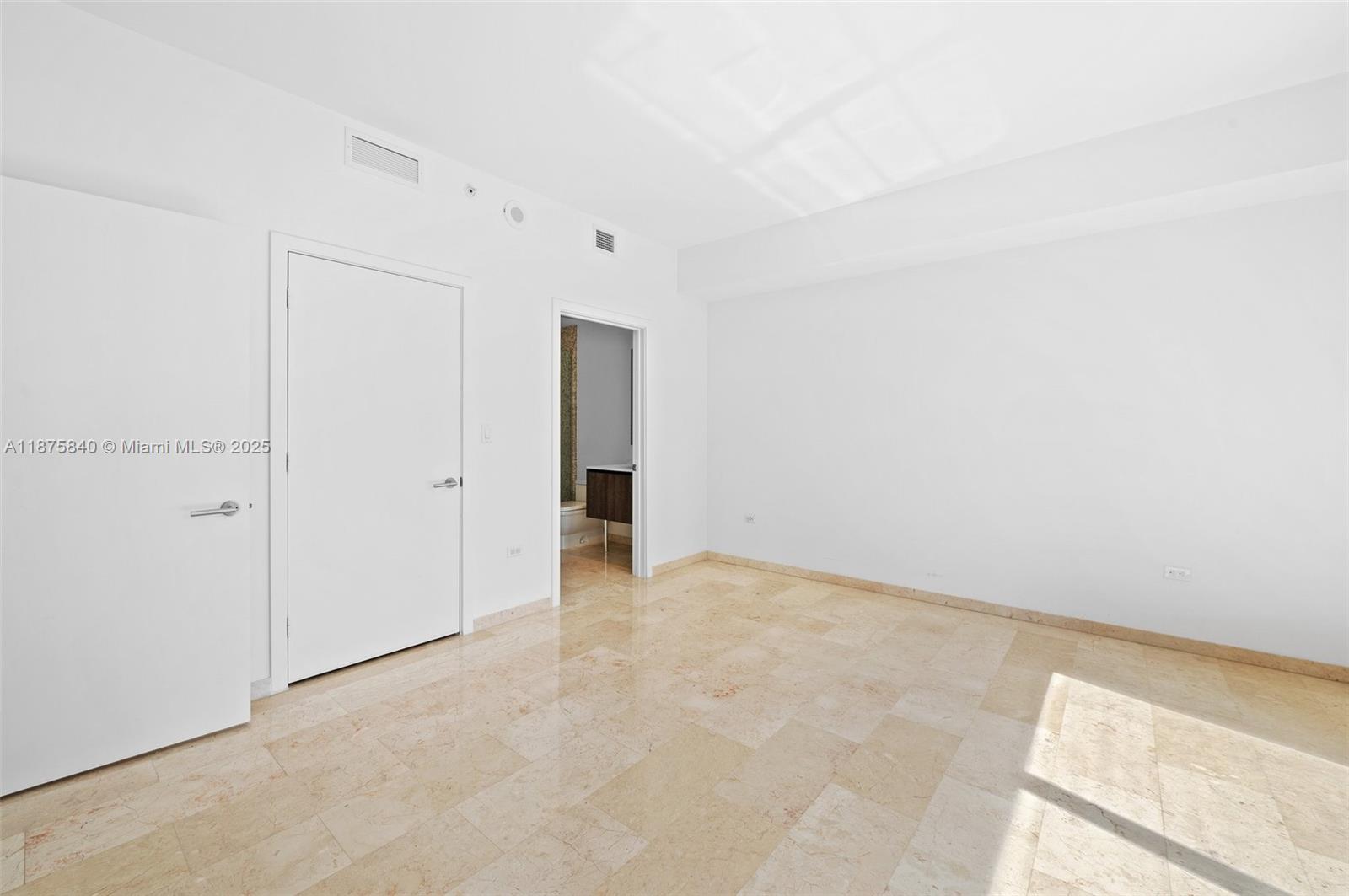 88 SW 7th St #1403, Miami FL 33130