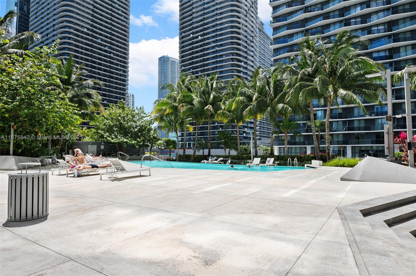 88 SW 7th St #1403, Miami FL 33130