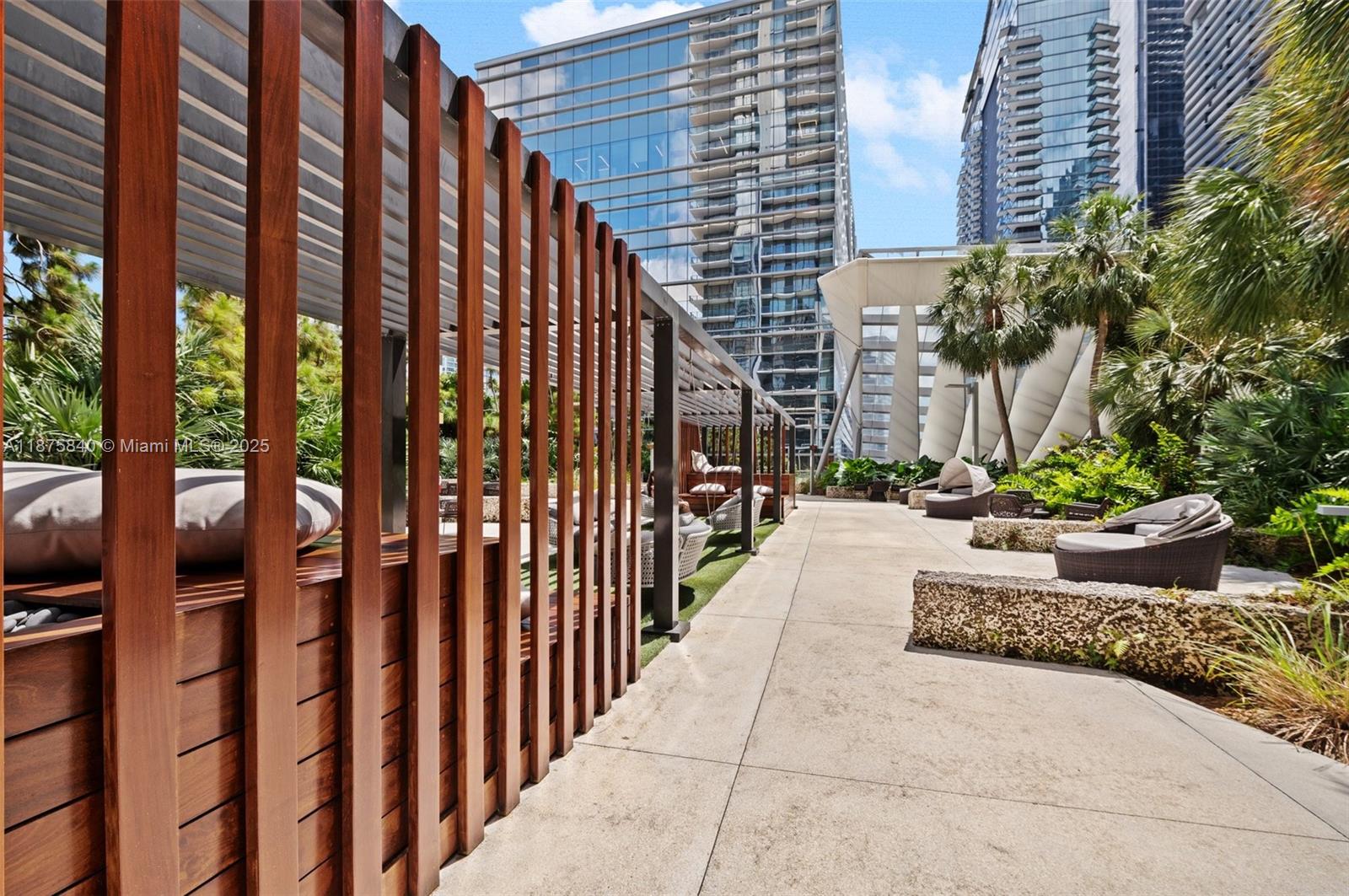 88 SW 7th St #1403, Miami FL 33130