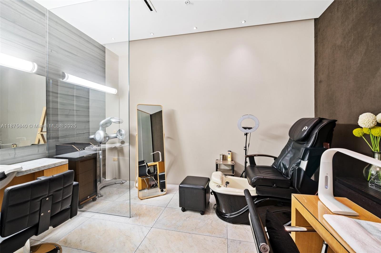 88 SW 7th St #1403, Miami FL 33130