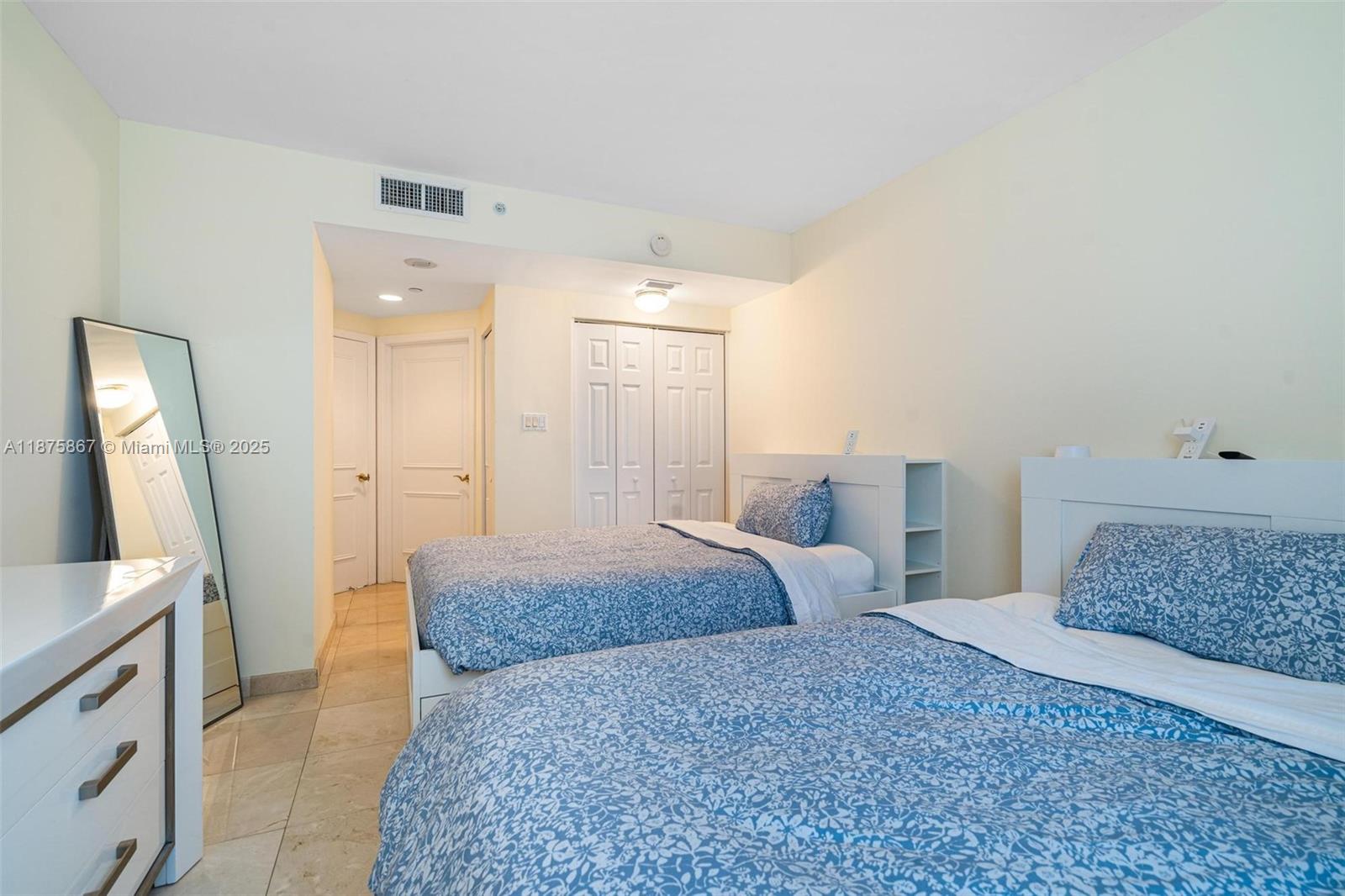 4779 Collins Ave #2305, Miami Beach FL 33140