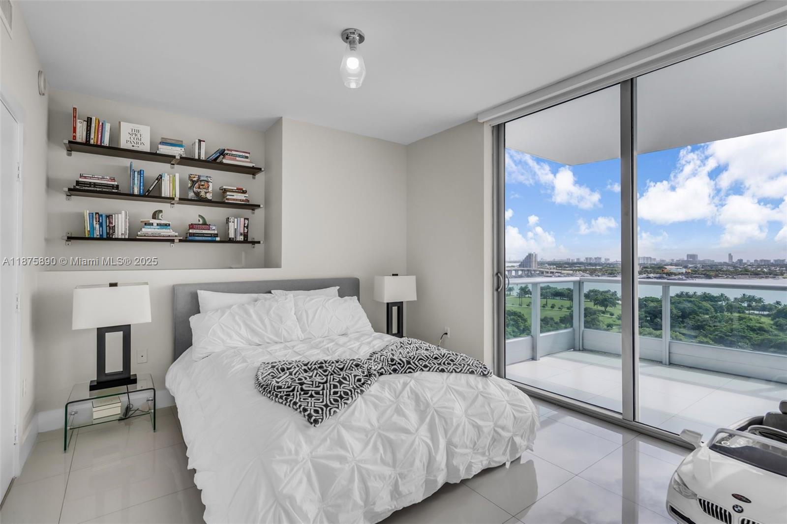 900 Biscayne Blvd #1707, Miami FL 33132