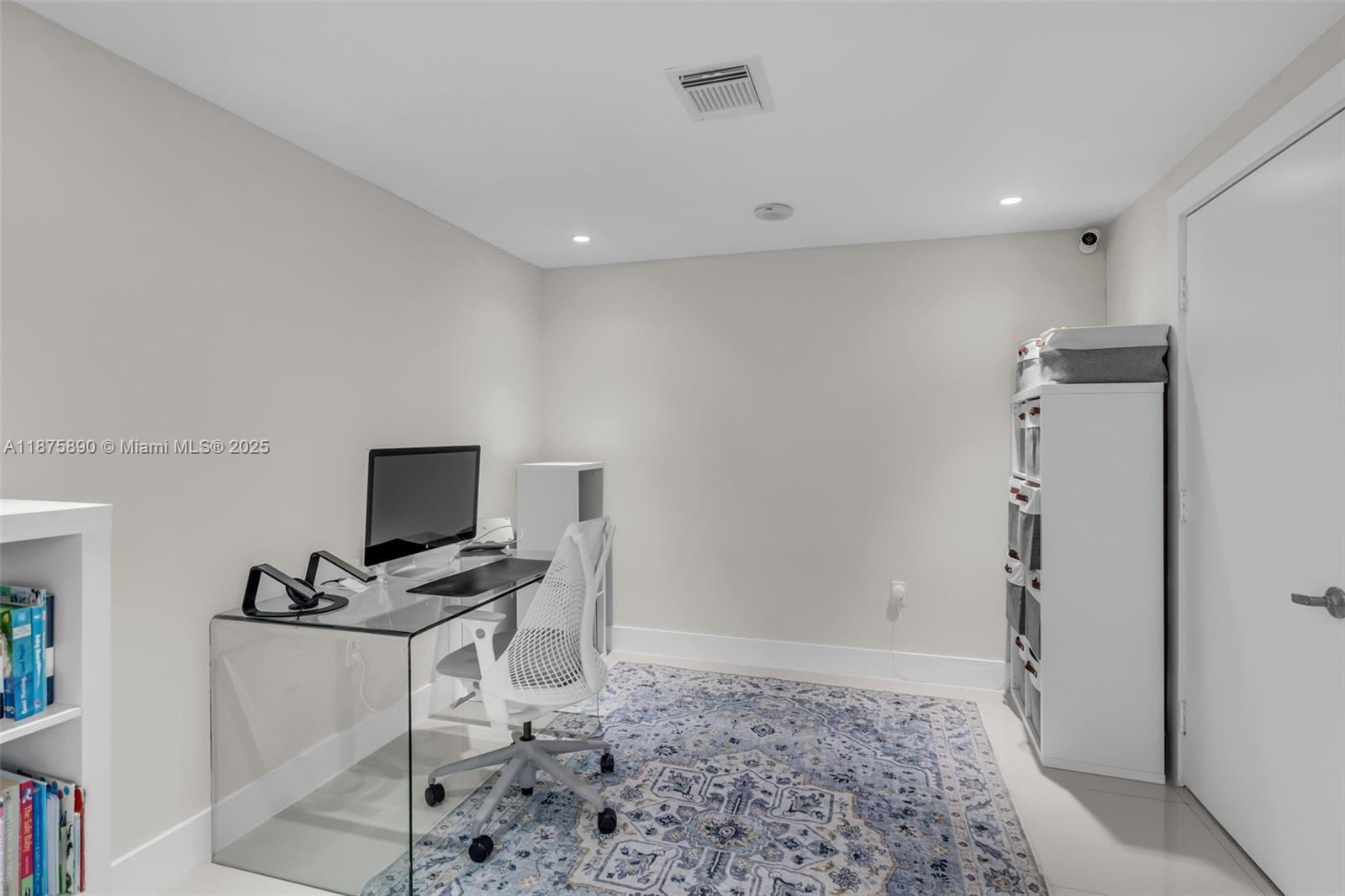 900 Biscayne Blvd #1707, Miami FL 33132