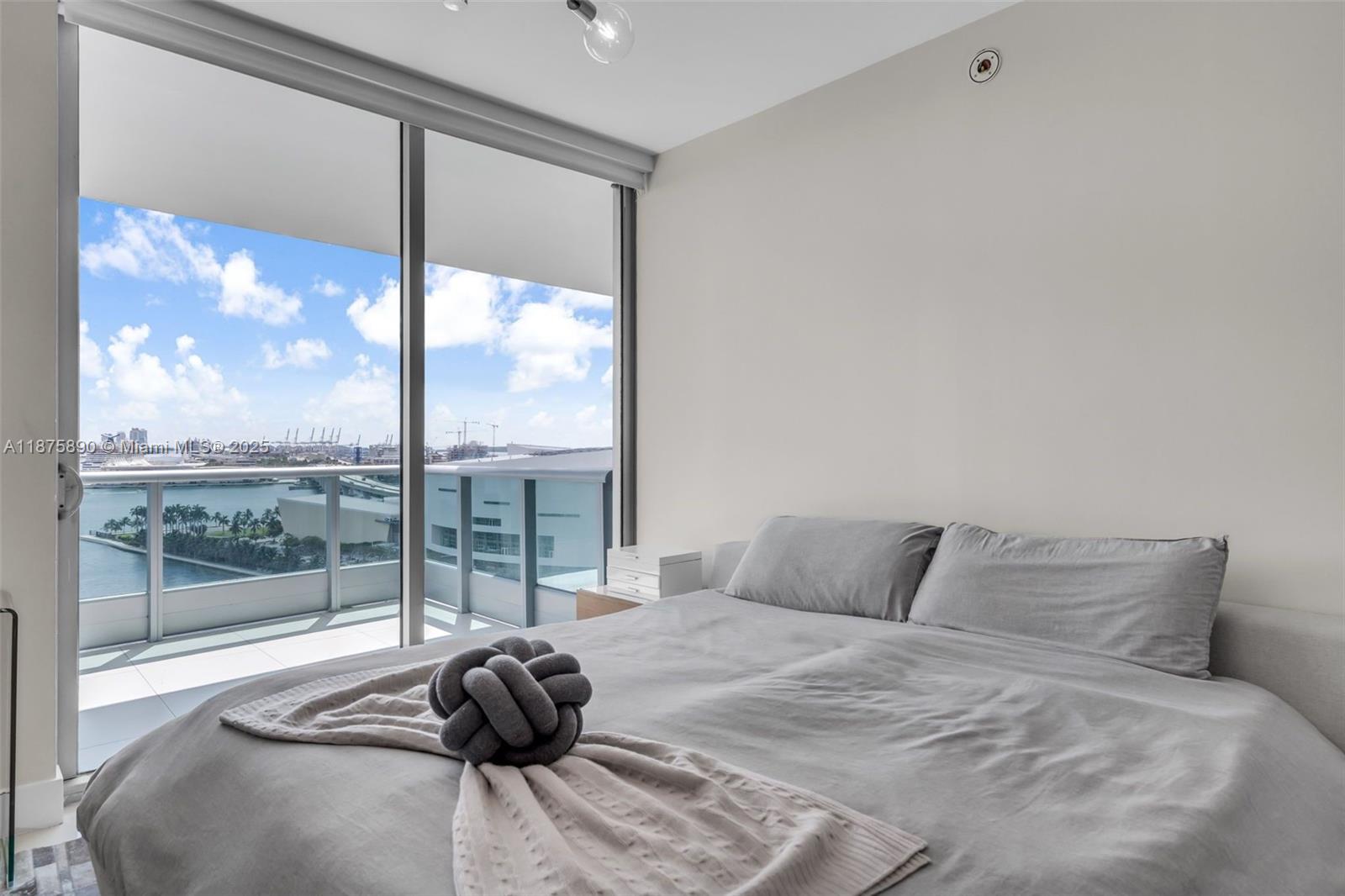 900 Biscayne Blvd #1707, Miami FL 33132