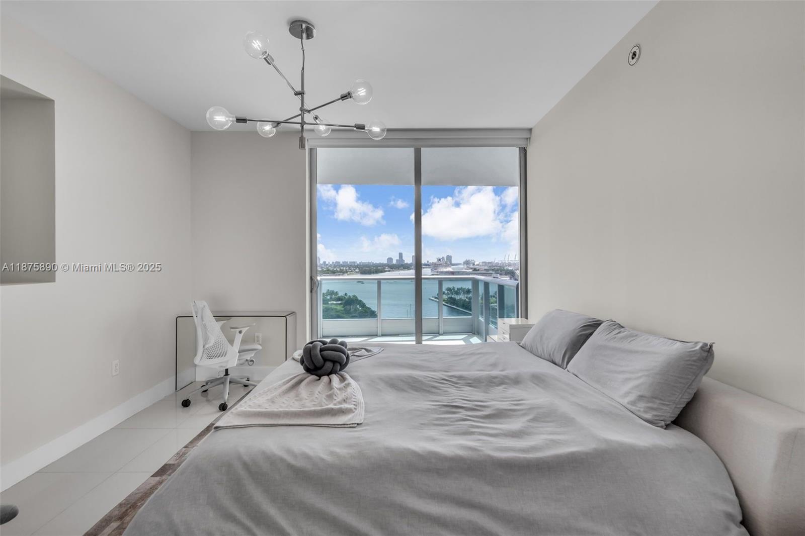 900 Biscayne Blvd #1707, Miami FL 33132