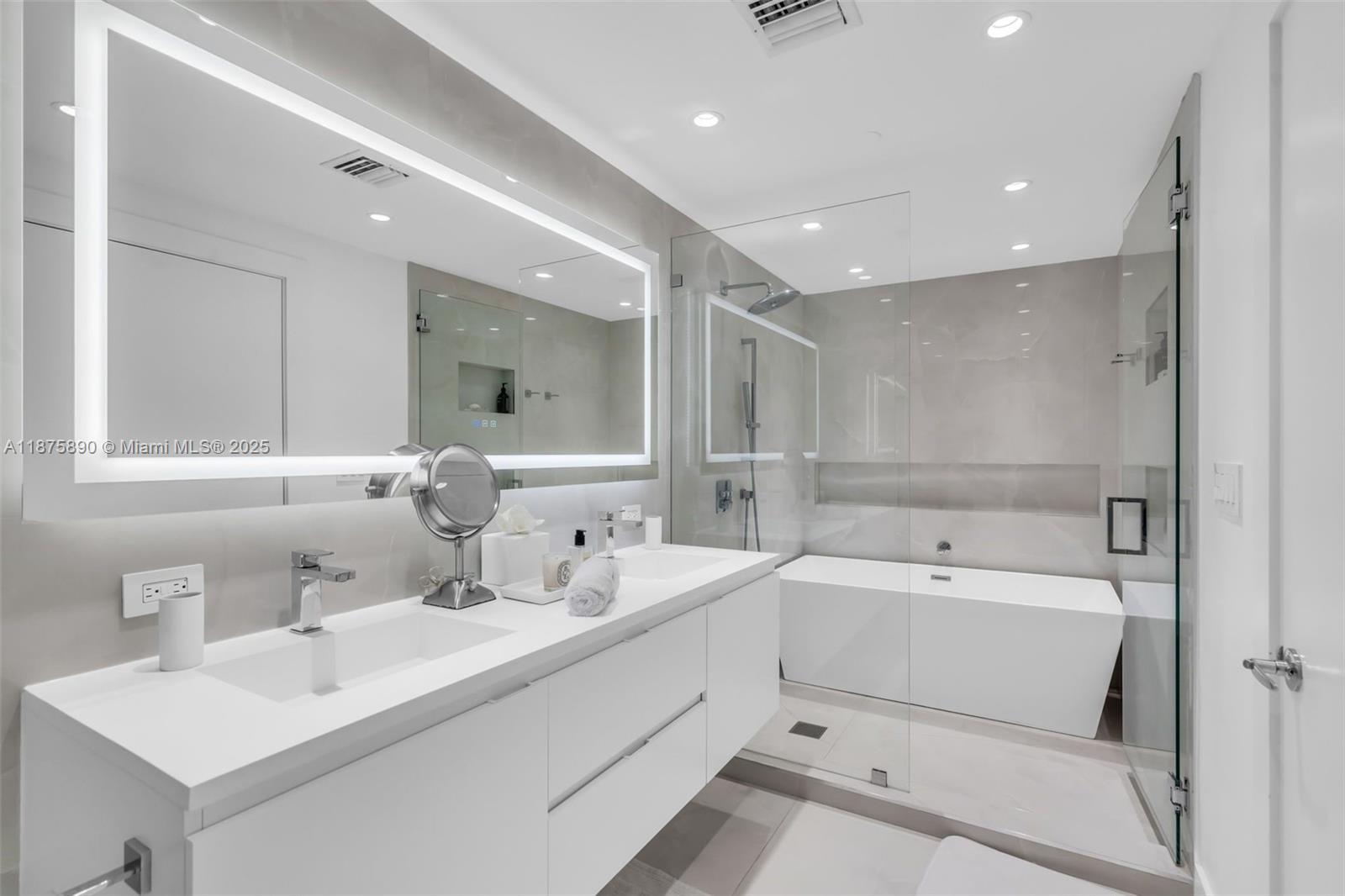 900 Biscayne Blvd #1707, Miami FL 33132