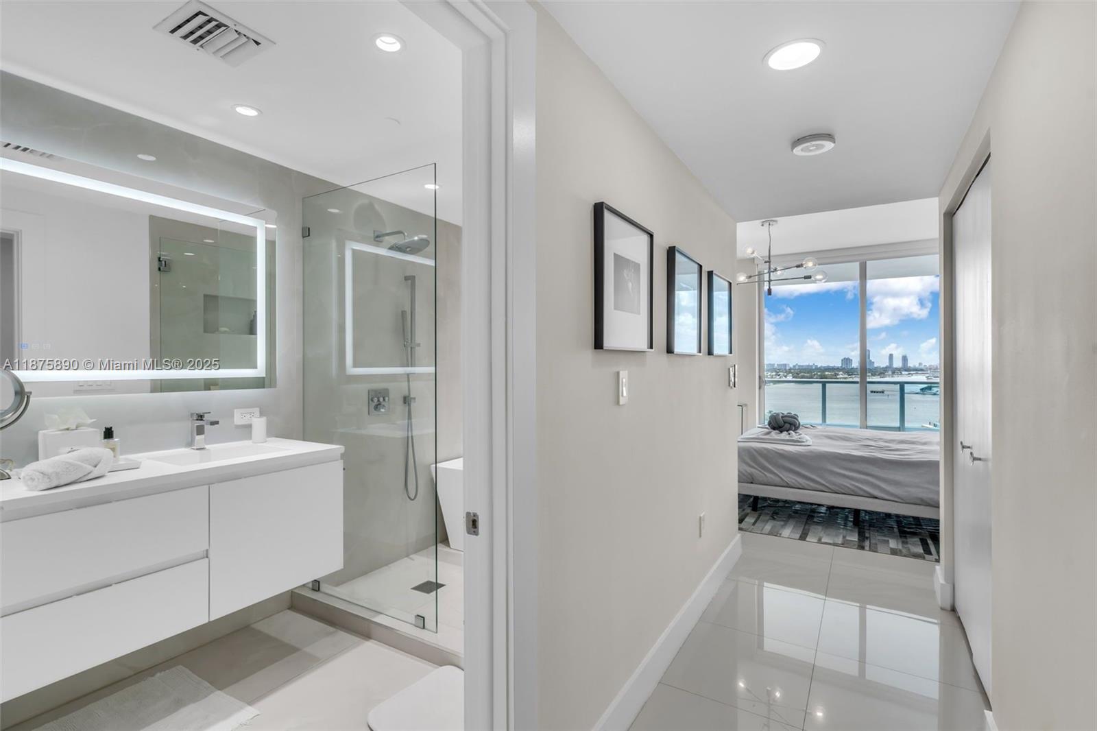 900 Biscayne Blvd #1707, Miami FL 33132