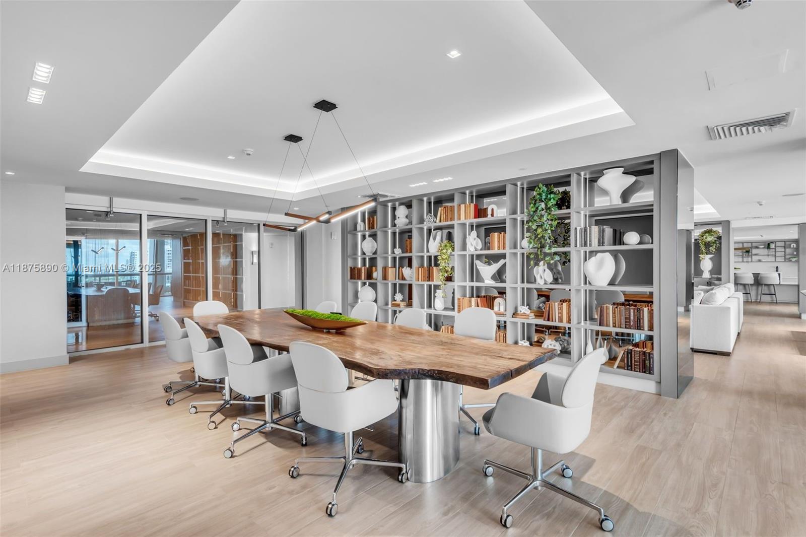 900 Biscayne Blvd #1707, Miami FL 33132