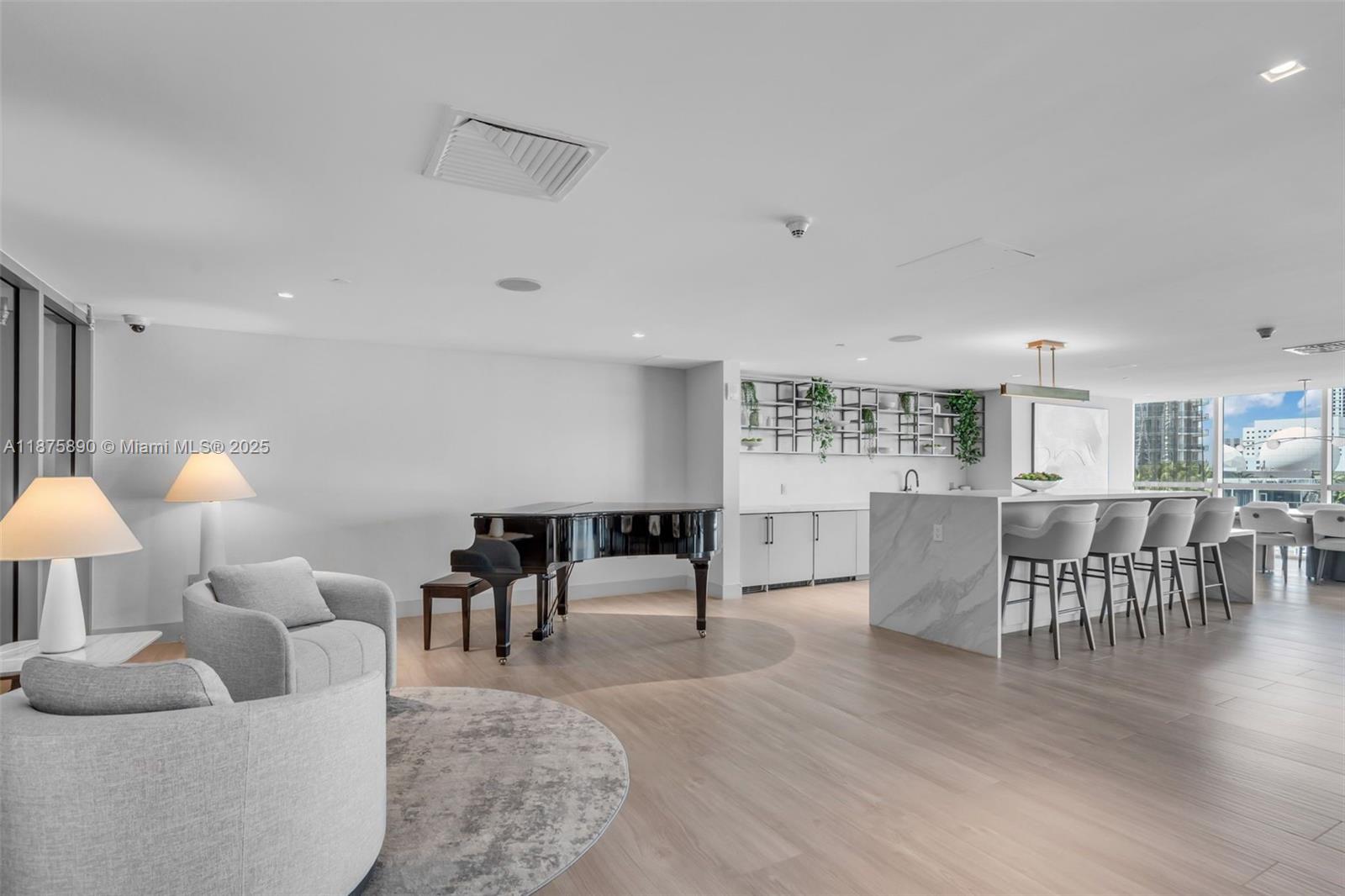 900 Biscayne Blvd #1707, Miami FL 33132