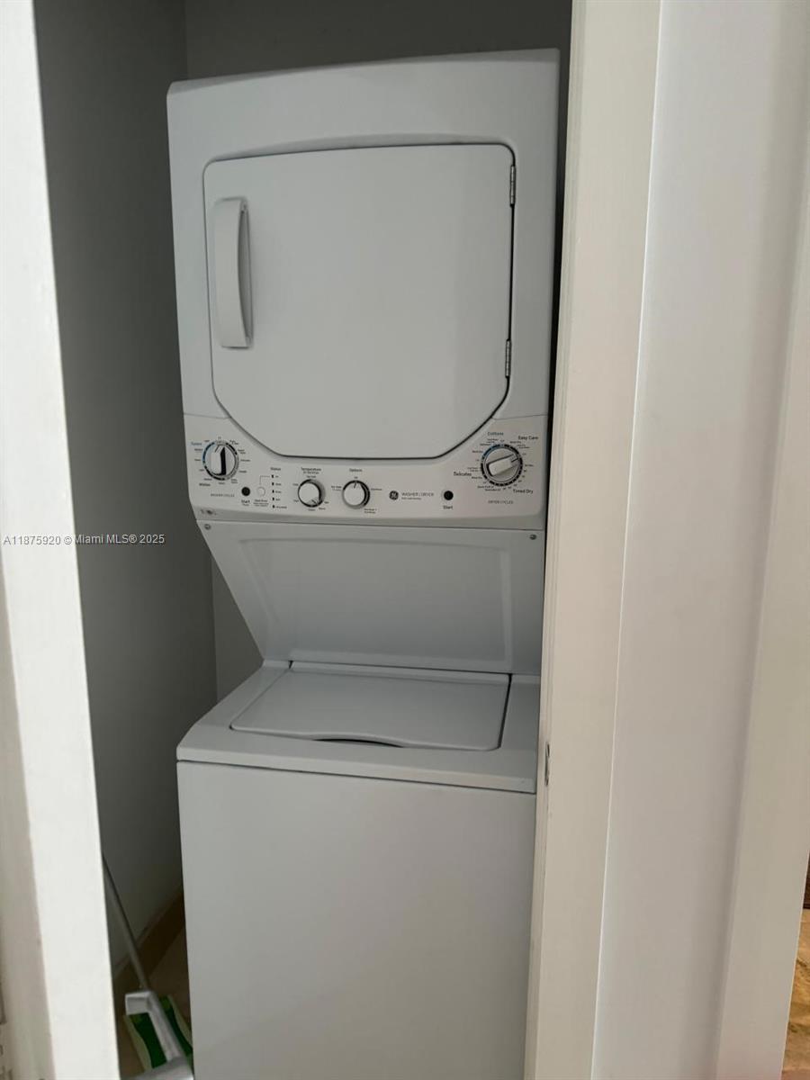 1050 Brickell #2522, Miami FL 33131