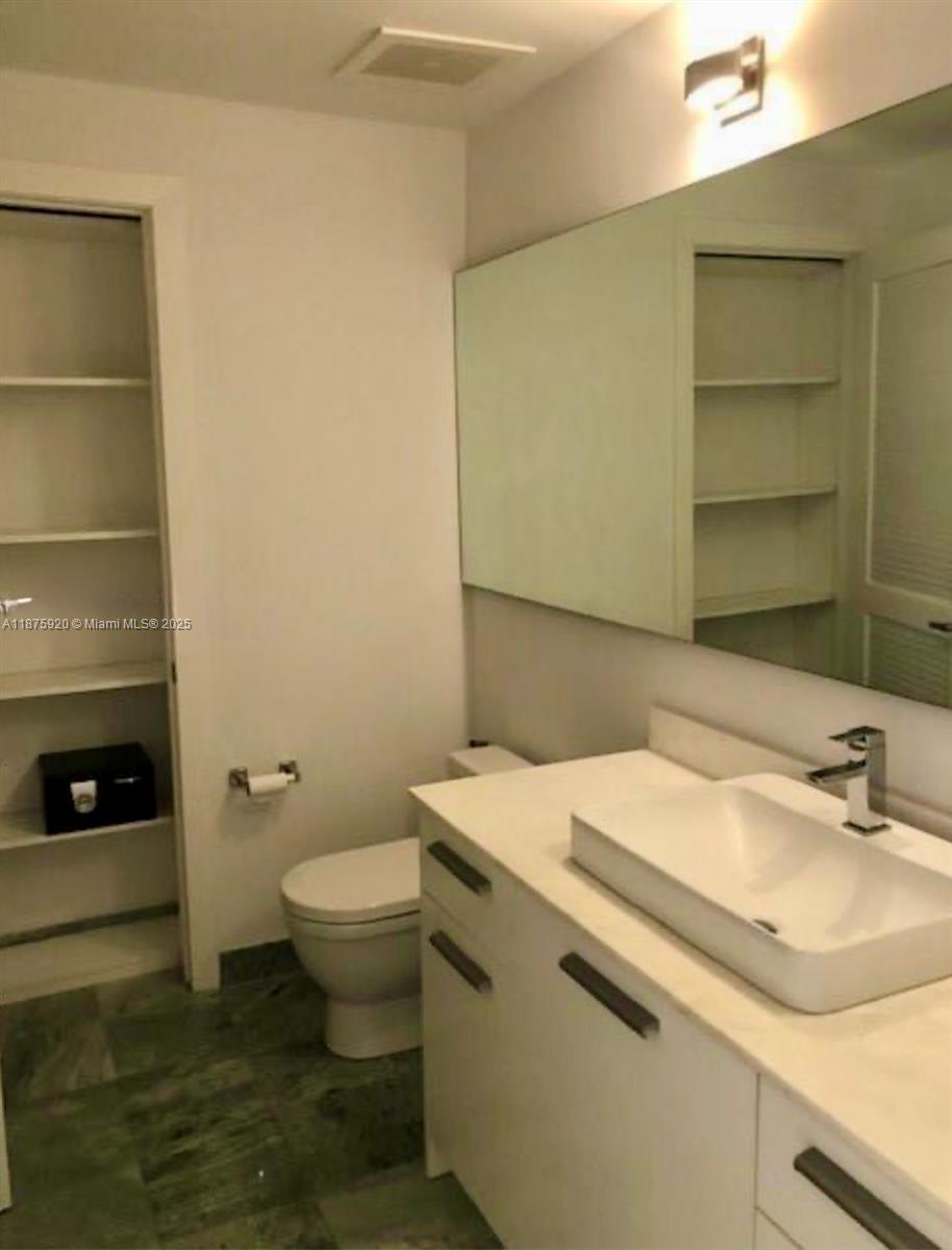1050 Brickell #2522, Miami FL 33131