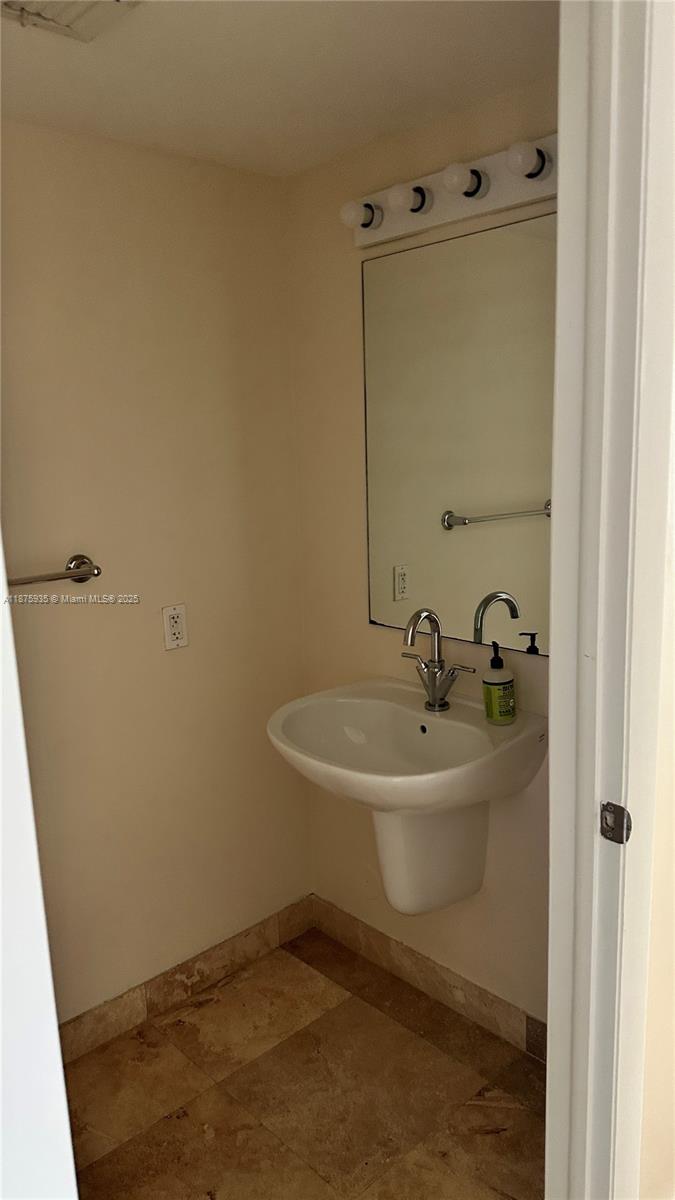 41 SE 5th St #1915, Miami FL 33131