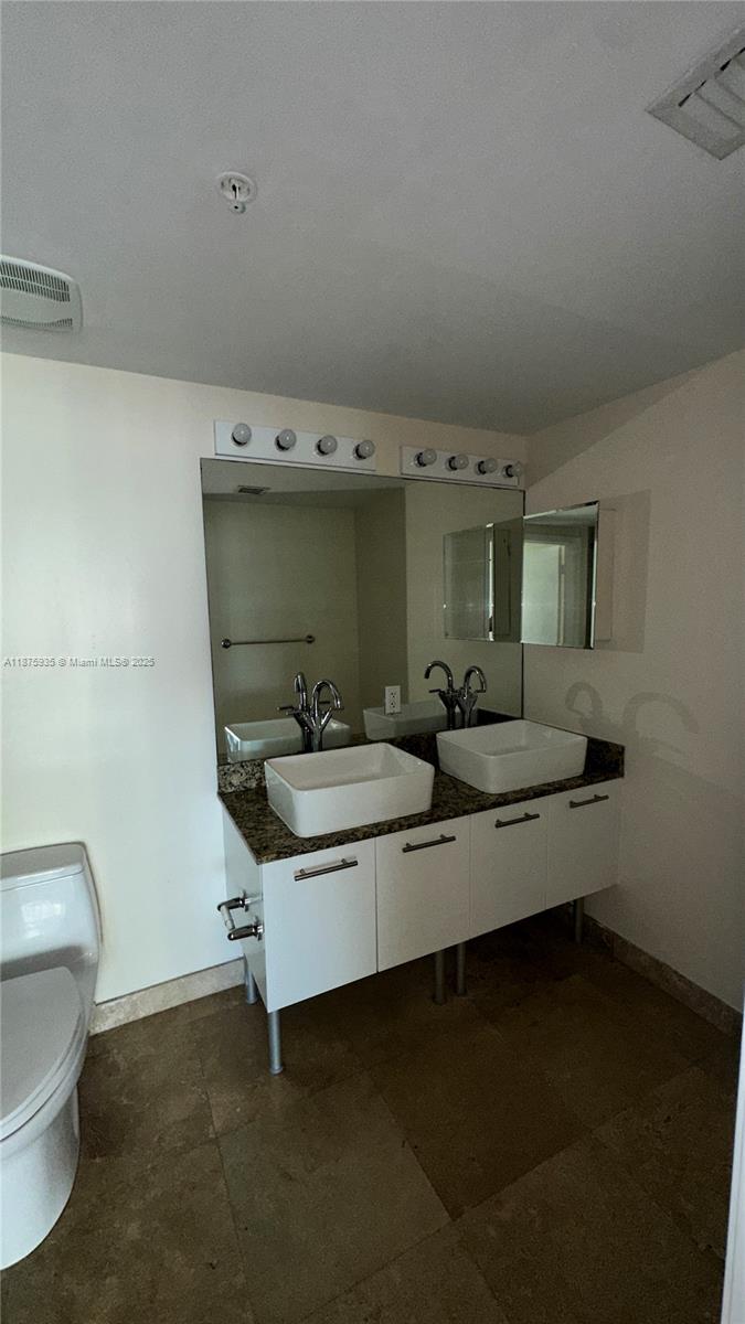 41 SE 5th St #1915, Miami FL 33131