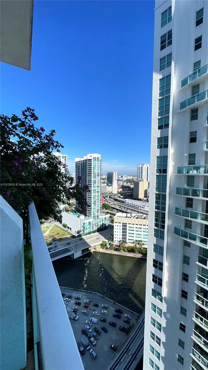 41 SE 5th St #1915, Miami FL 33131