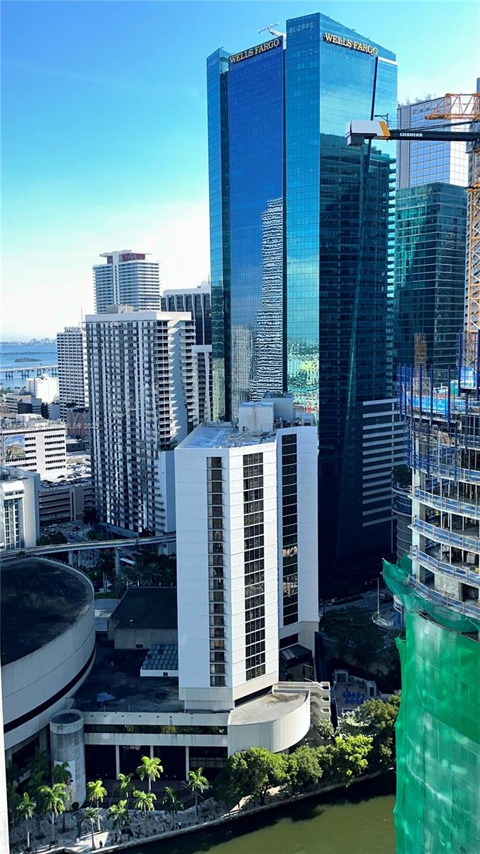 41 SE 5th St #1915, Miami FL 33131