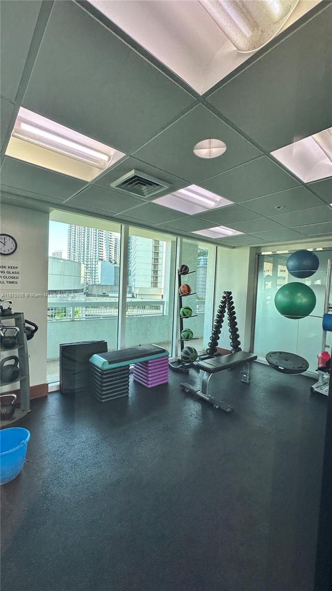 41 SE 5th St #1915, Miami FL 33131