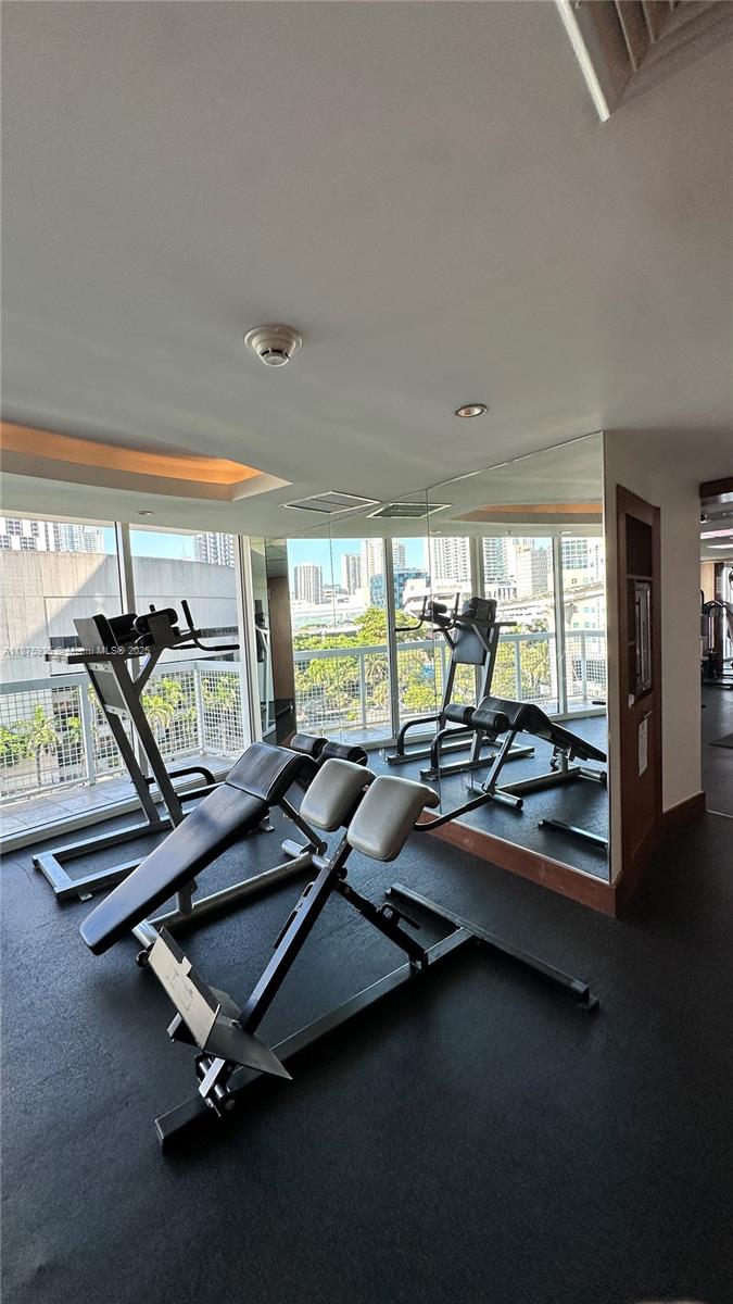 41 SE 5th St #1915, Miami FL 33131