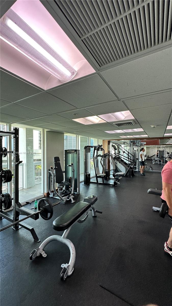 41 SE 5th St #1915, Miami FL 33131