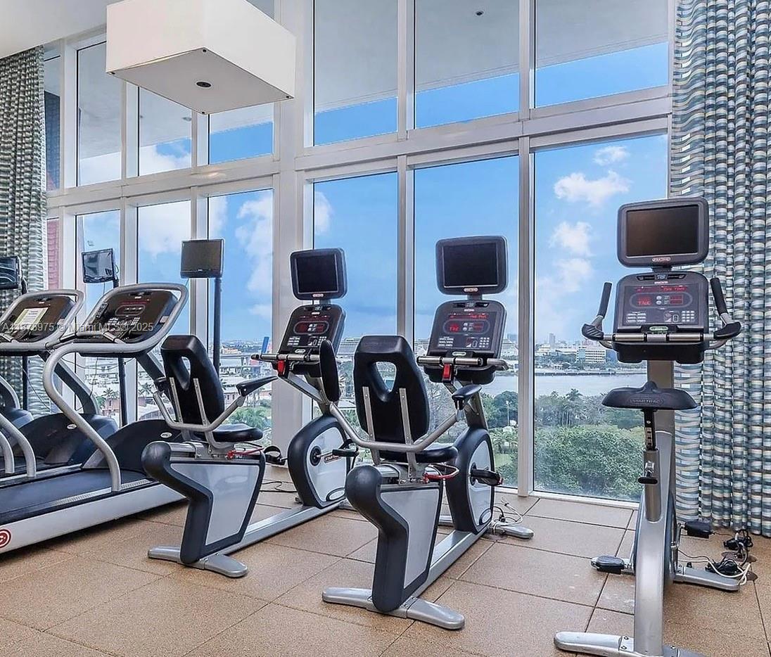 50 Biscayne Blvd #606, Miami FL 33132