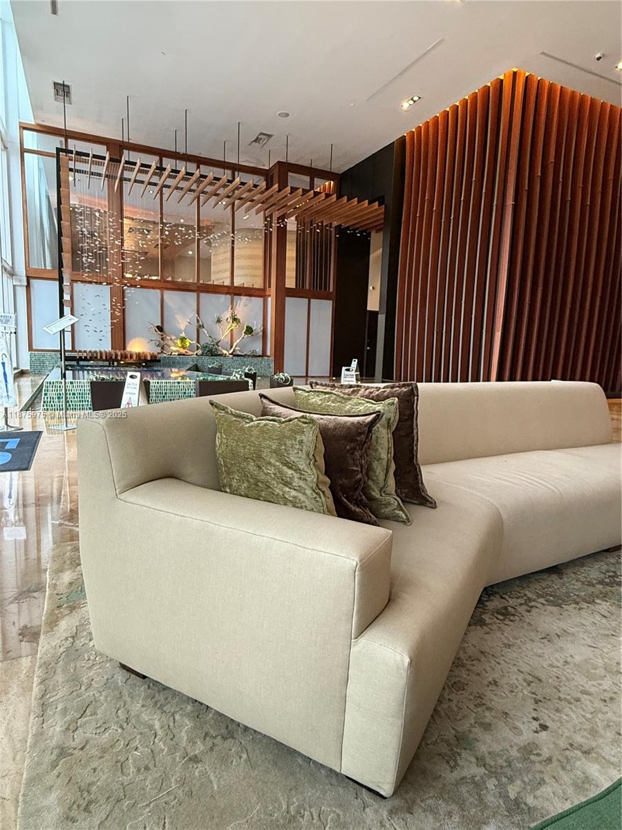 50 Biscayne Blvd #606, Miami FL 33132