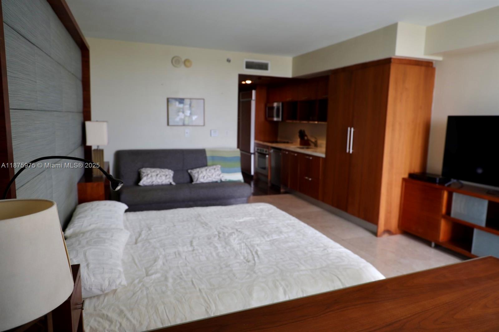 50 Biscayne Blvd #606, Miami FL 33132